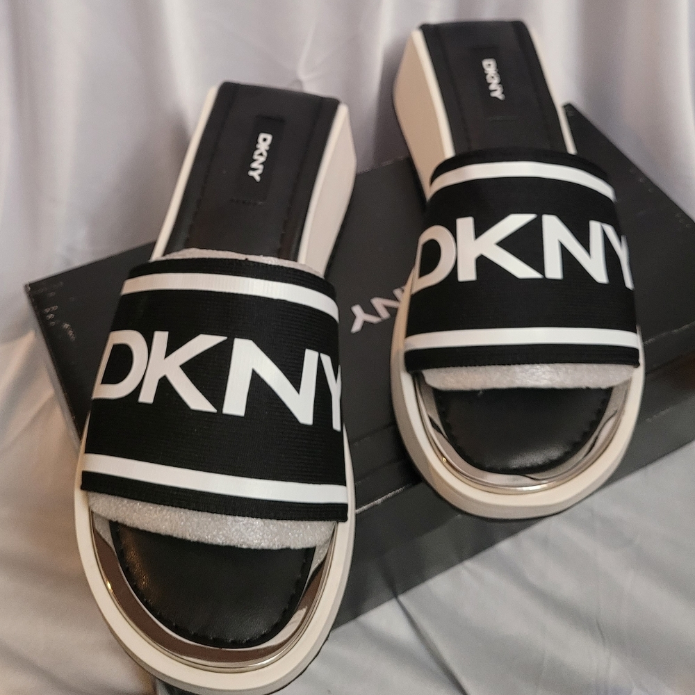 DKNY Mandy Sport Sandal Logo Elastic 8M Black White New MSRP $110 - Picture 6 of 9